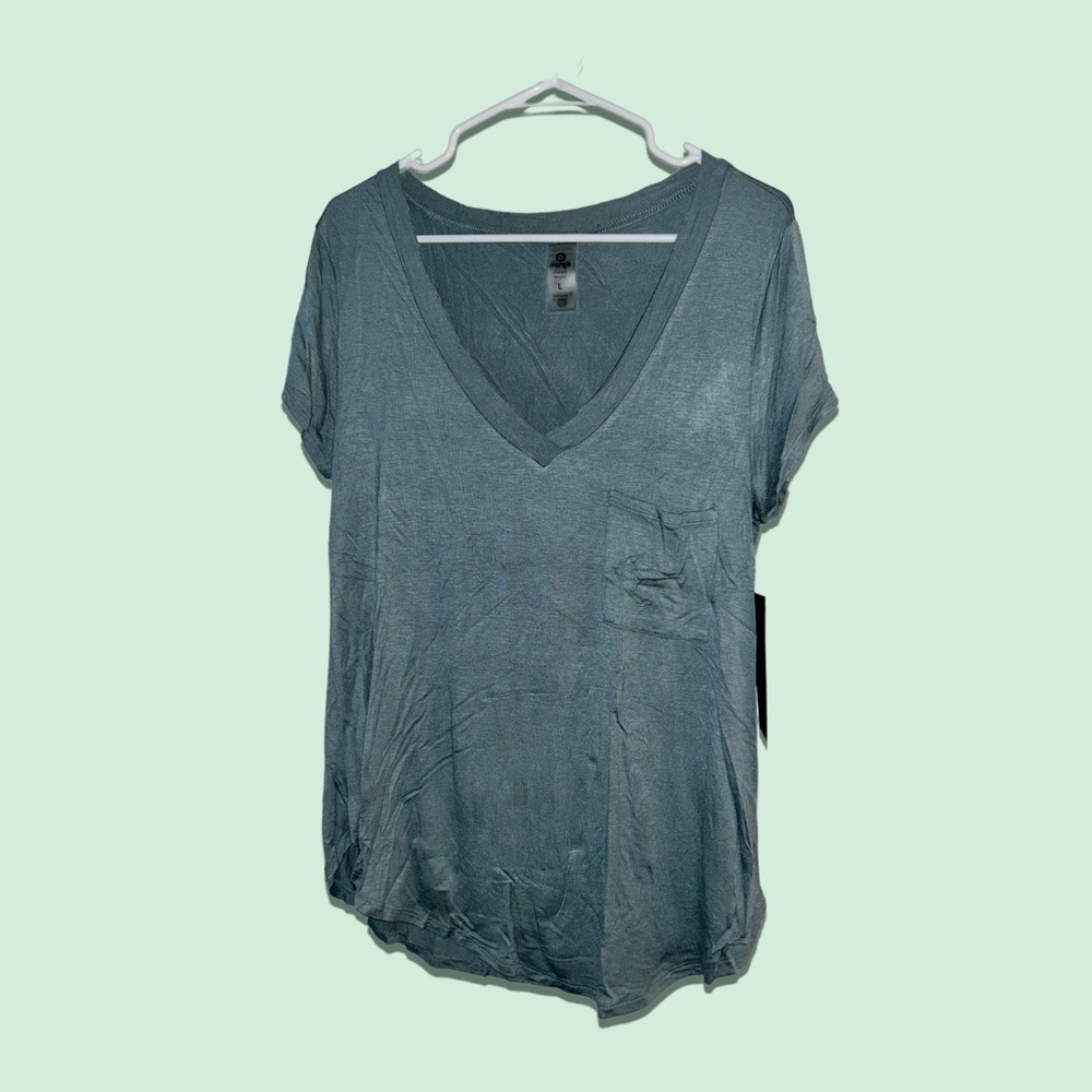 NWT! Boutique Brand “Mono B” Size L, Buttery Soft V-Neck Short Sleeve T-Shirt